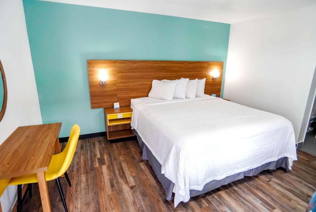 Beyond Stay Hotel Victorville Downtown Exteriör bild